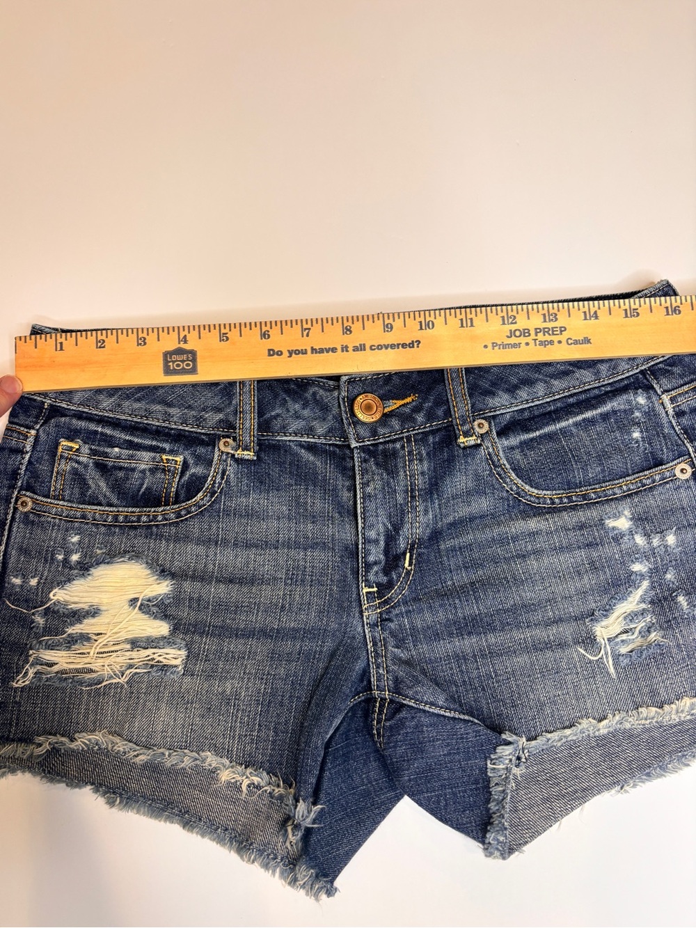 American Eagle Distressed Denim Cutoff Shorts Size 6 Medium Wash Festival Y2K - Picture 3 of 8